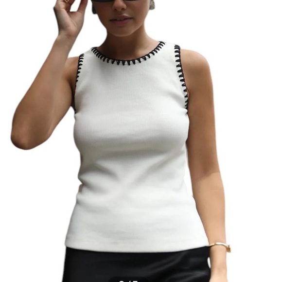 Commense Sleeveless Ribbed Sweater with Contrast Trim in White with Black Size L - Picture 2 of 10